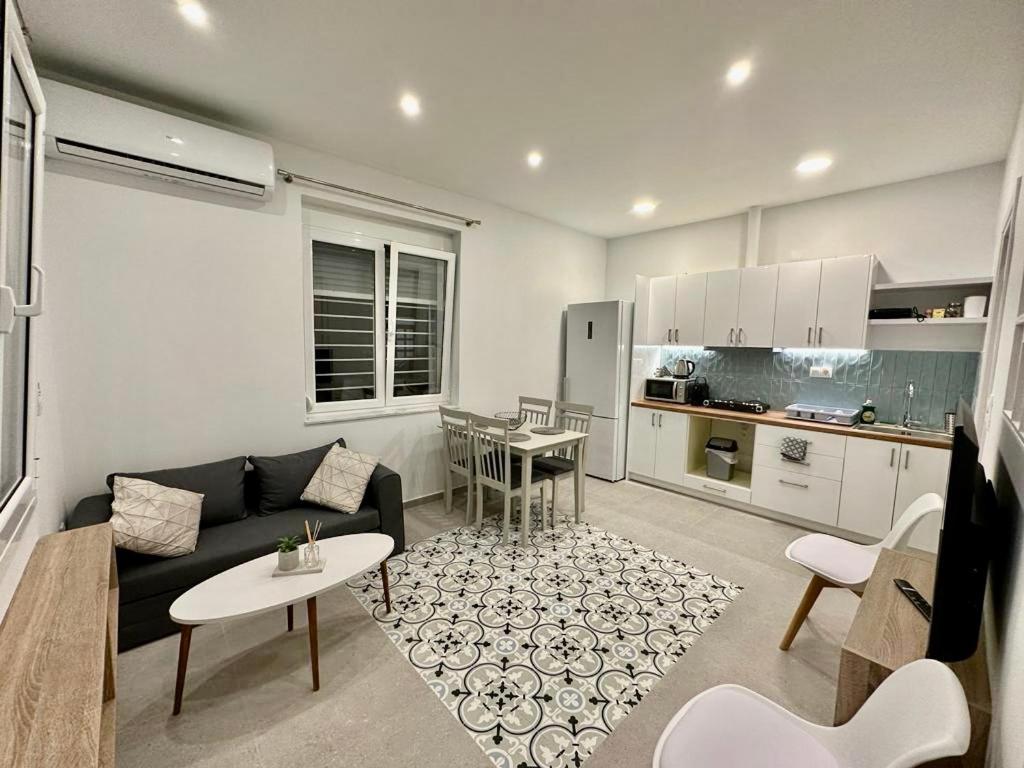A13 Athens Apartment Room photo